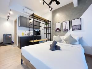 the colony infinitum by awesome stay