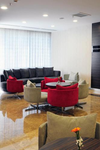 demora hotel