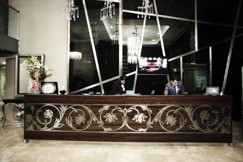 demora hotel