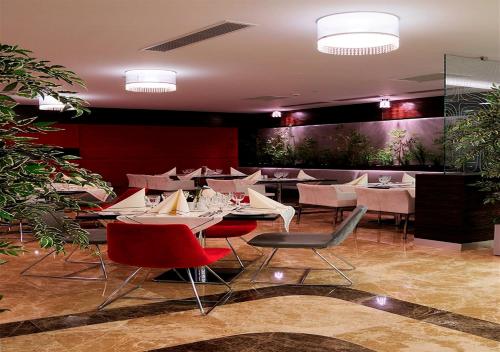demora hotel