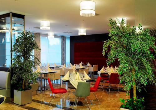 demora hotel