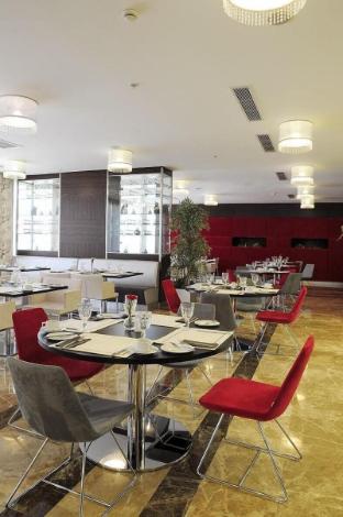 demora hotel