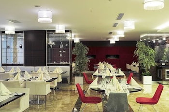 demora hotel