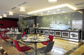 demora hotel
