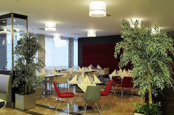 demora hotel