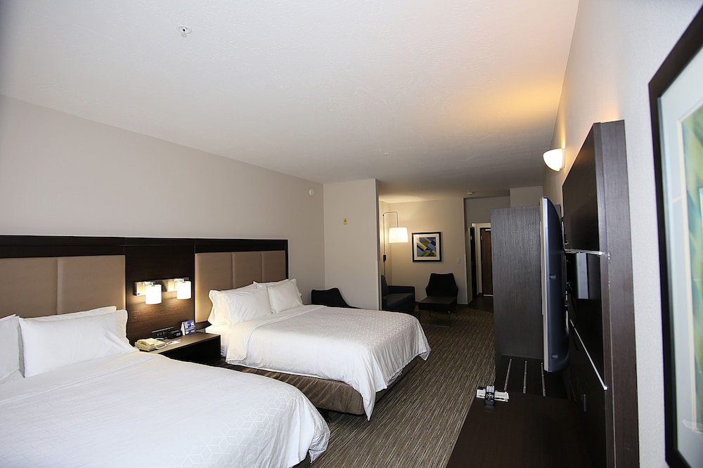 holiday inn express and suites ashland by ihg