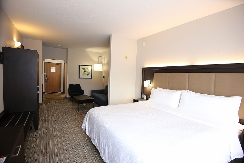 holiday inn express and suites ashland by ihg