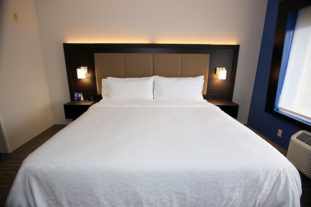 holiday inn express and suites ashland by ihg