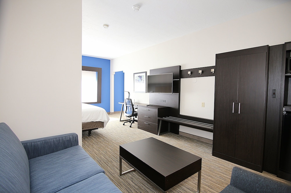 holiday inn express and suites ashland by ihg