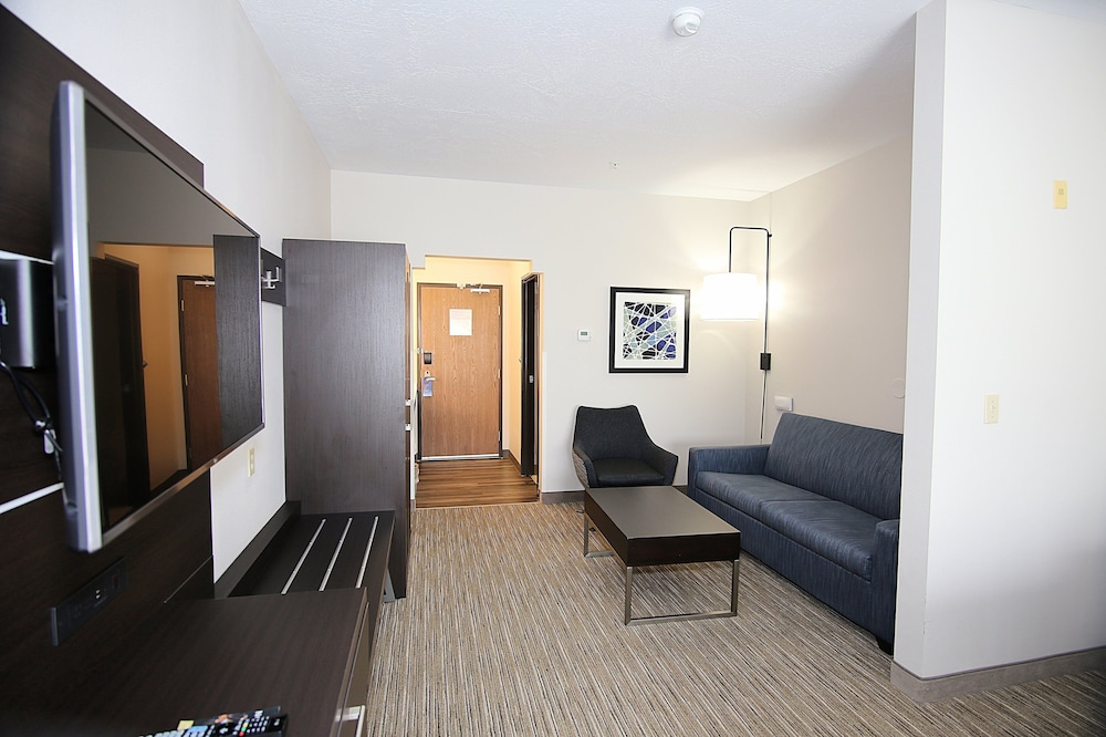 holiday inn express and suites ashland by ihg