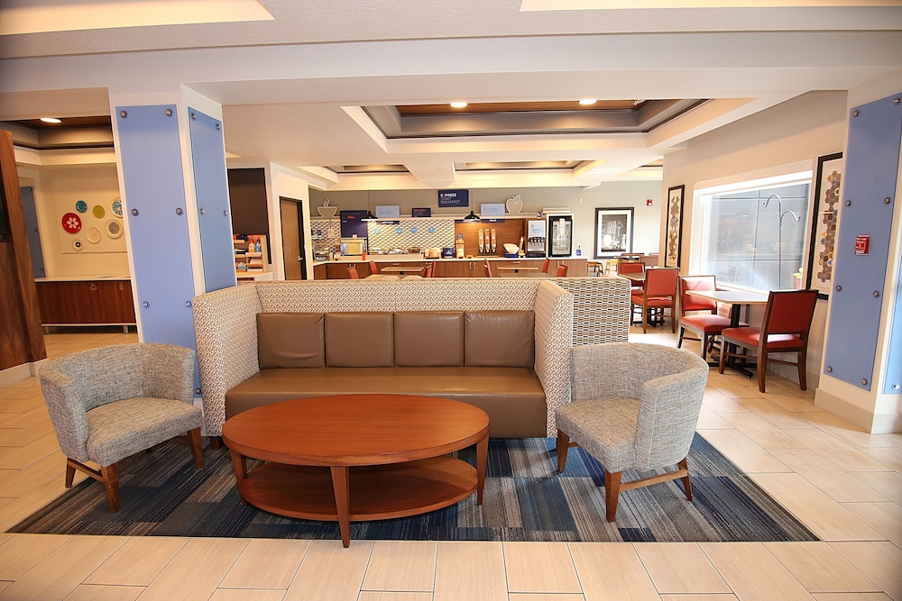 holiday inn express and suites ashland by ihg