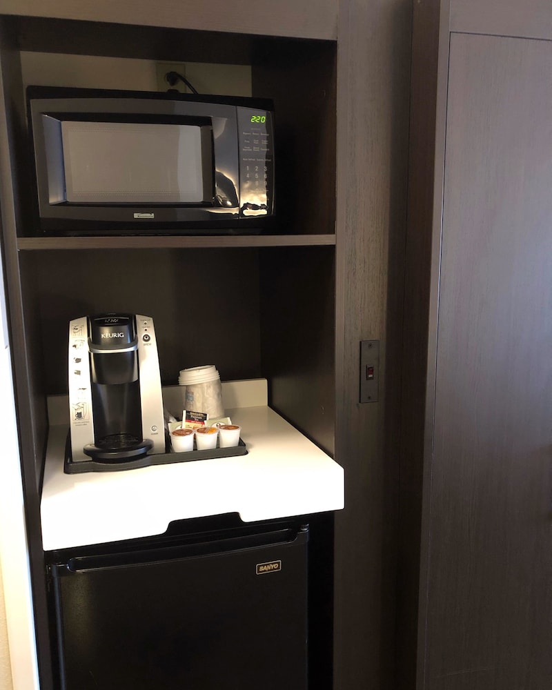 holiday inn express and suites ashland by ihg
