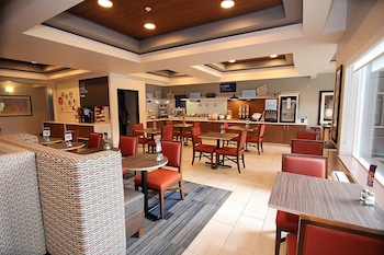 holiday inn express and suites ashland by ihg