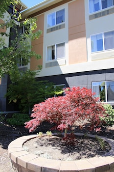 holiday inn express and suites ashland by ihg
