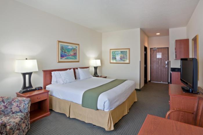 holiday inn express and suites ashland by ihg