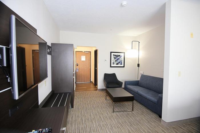 holiday inn express and suites ashland by ihg