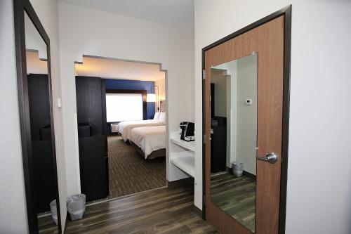 holiday inn express and suites ashland by ihg