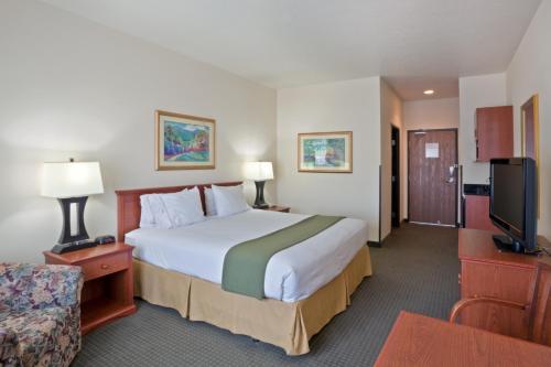 holiday inn express and suites ashland by ihg