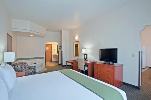holiday inn express and suites ashland by ihg