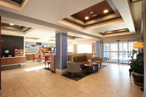 holiday inn express and suites ashland by ihg