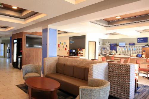 holiday inn express and suites ashland by ihg