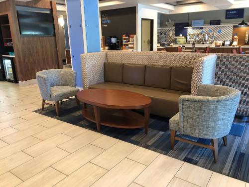 holiday inn express and suites ashland by ihg