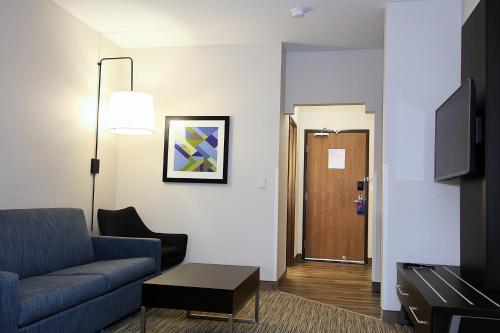 holiday inn express and suites ashland by ihg