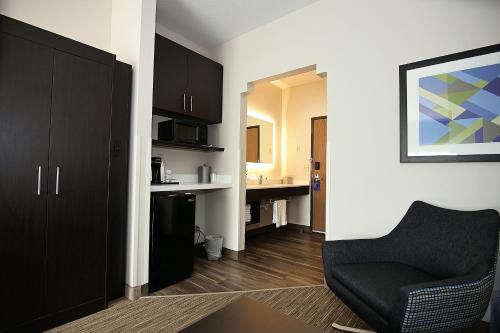holiday inn express and suites ashland by ihg