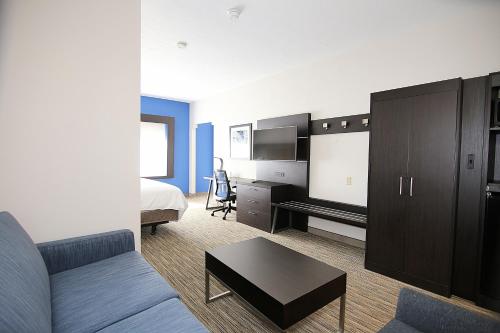 holiday inn express and suites ashland by ihg