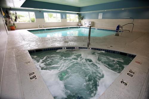 holiday inn express and suites ashland by ihg