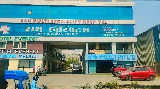 hotel everest changodar