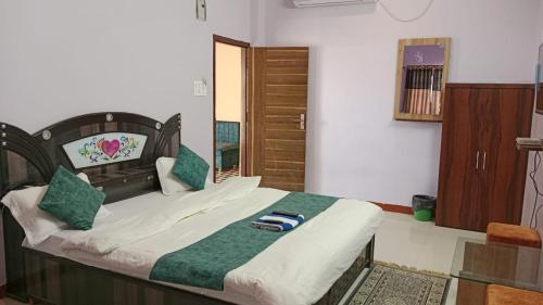 hotel shivalay palace