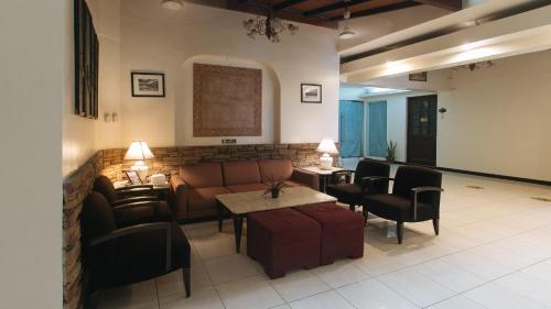 el rico suite makati