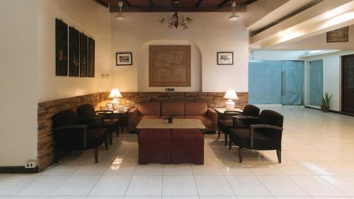 el rico suite makati