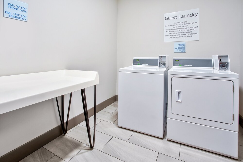 holiday inn express hotel and suites belleville by ihg