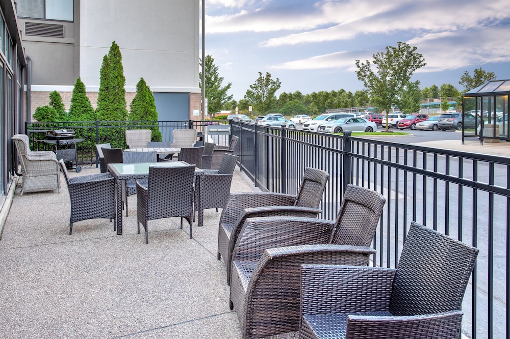holiday inn express hotel and suites belleville by ihg