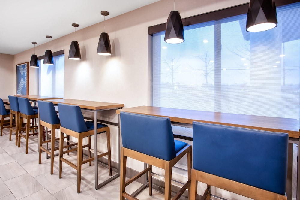 holiday inn express hotel and suites belleville by ihg