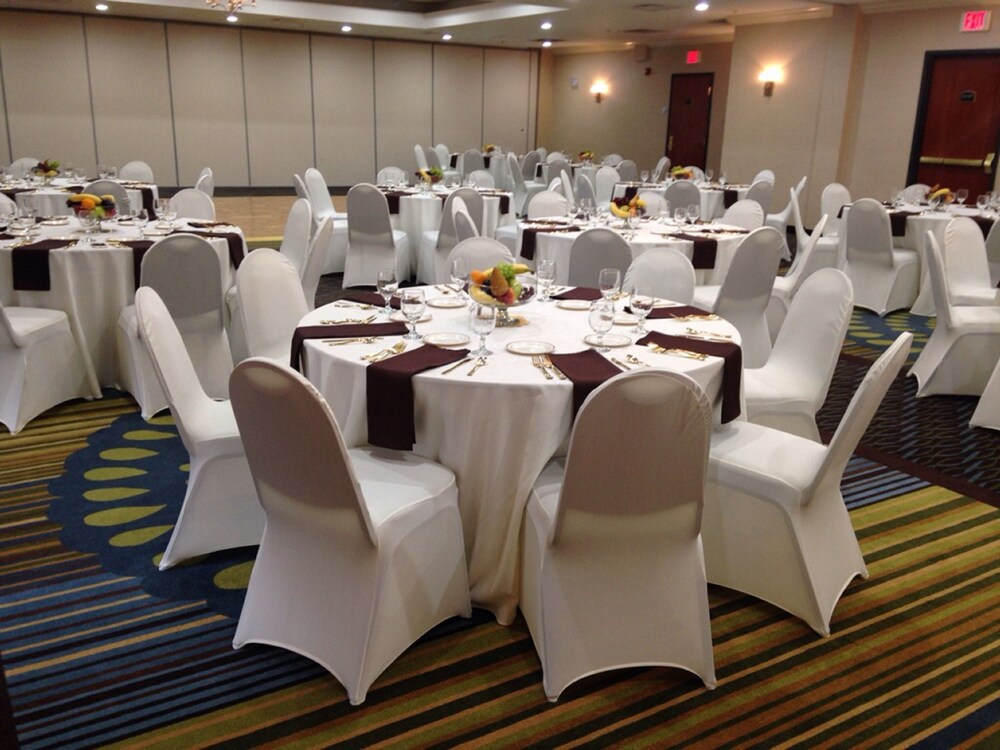 holiday inn express hotel and suites belleville by ihg
