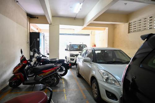 hotel adiraj residency