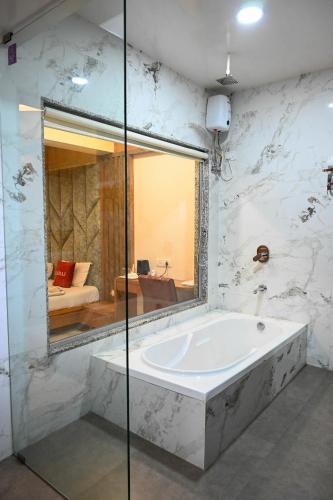 hotel adiraj residency