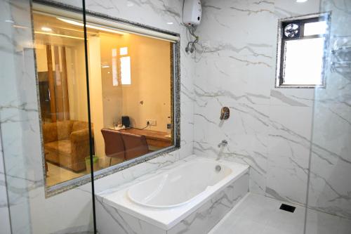 hotel adiraj residency