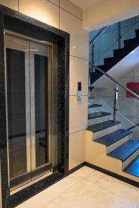 hotel adiraj residency