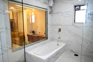 hotel adiraj residency