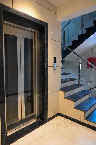 hotel adiraj residency