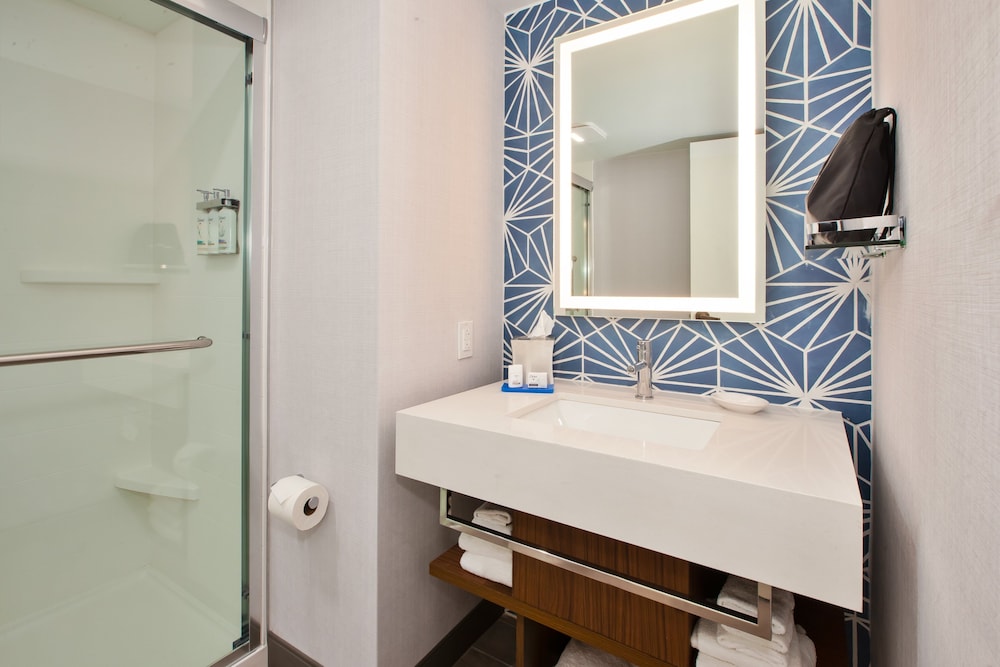 holiday inn express and suites va beach oceanfront