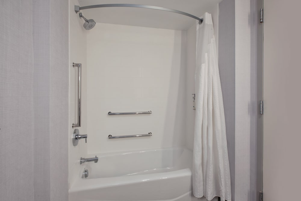 holiday inn express and suites va beach oceanfront