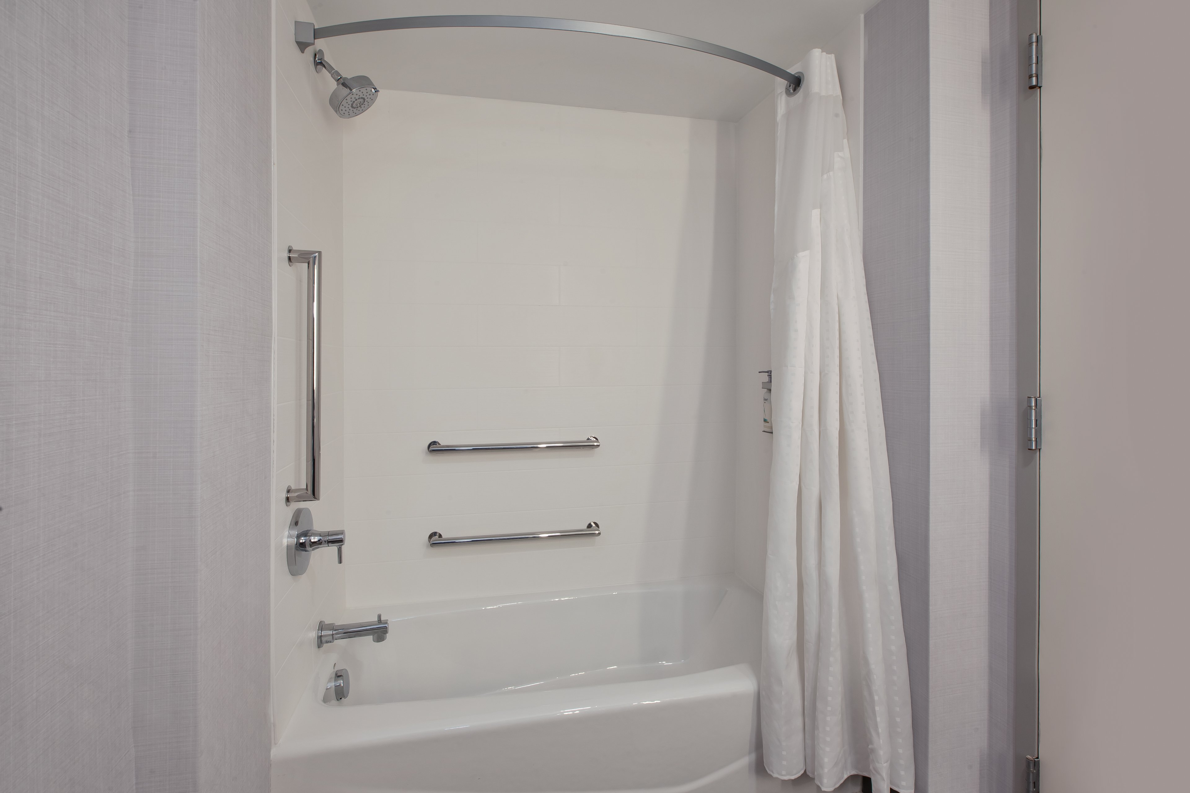 holiday inn express and suites va beach oceanfront