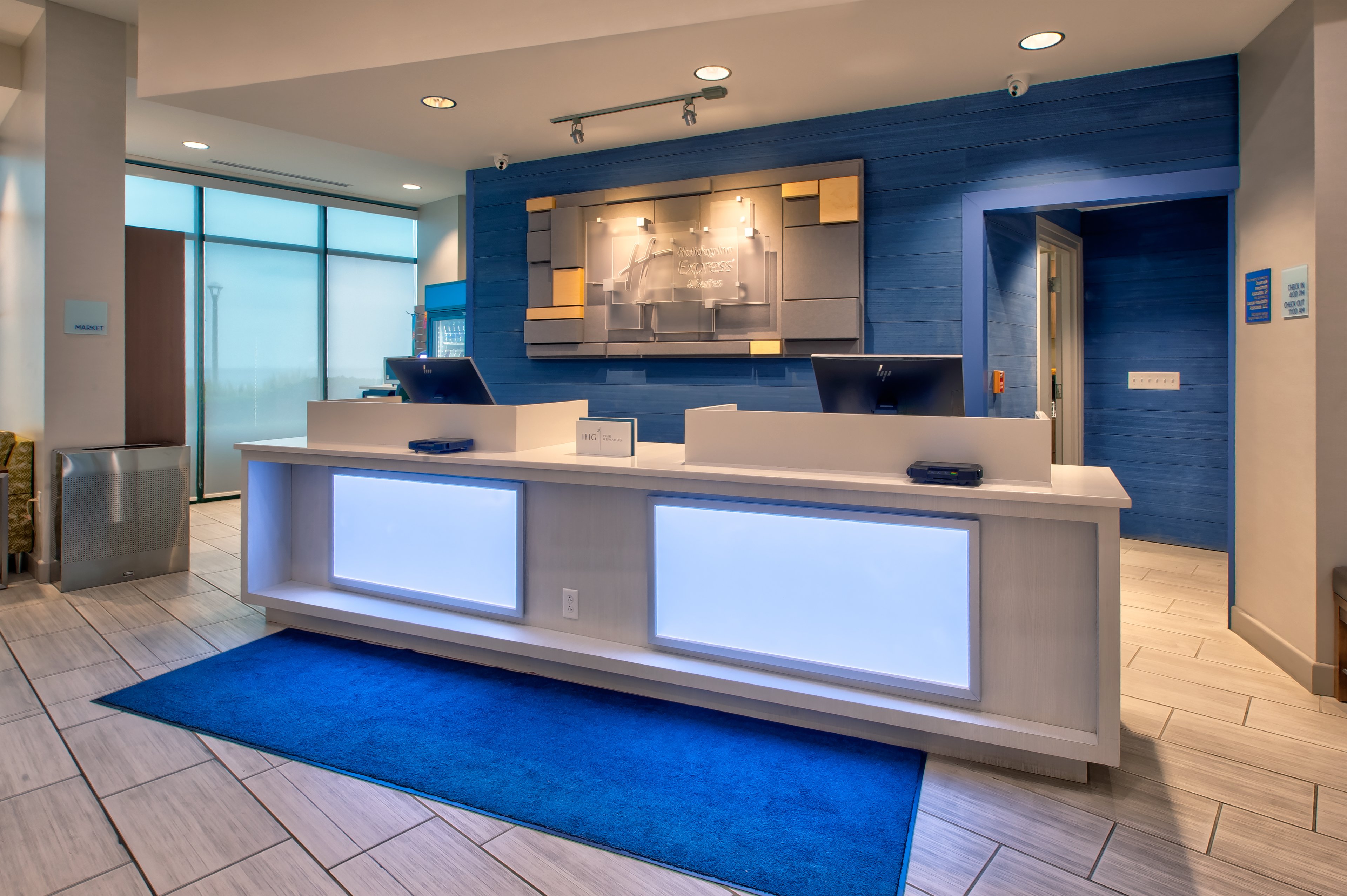 holiday inn express and suites va beach oceanfront
