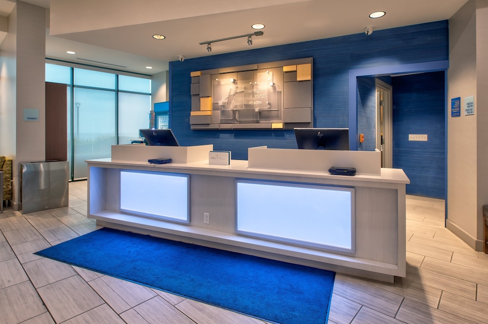 holiday inn express and suites va beach oceanfront