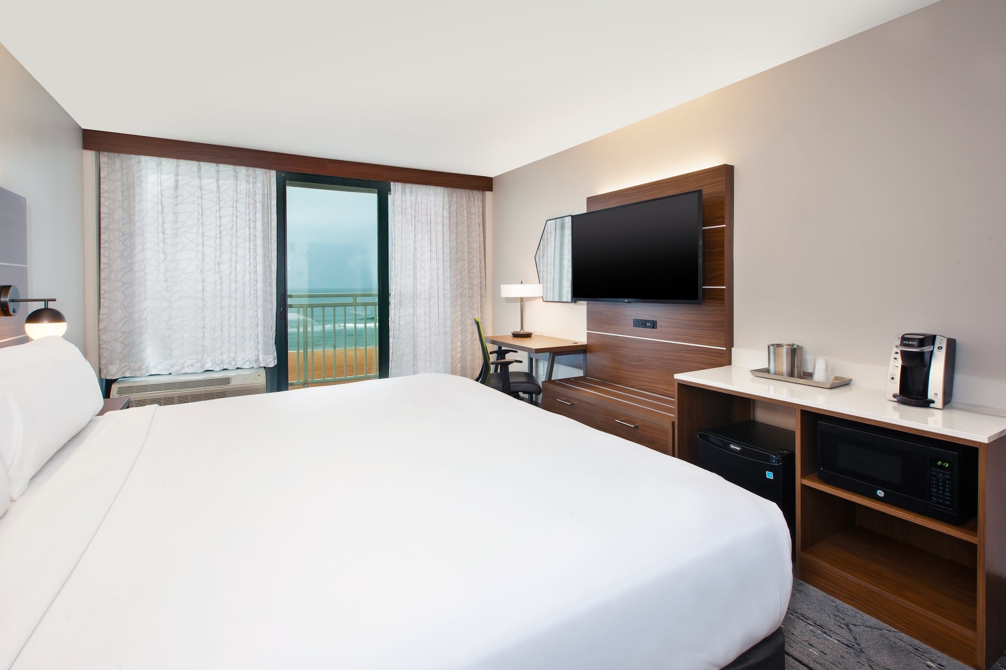 holiday inn express and suites va beach oceanfront
